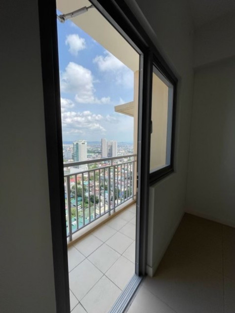 Condominium For Sale In The Vantage At Kapitolyo