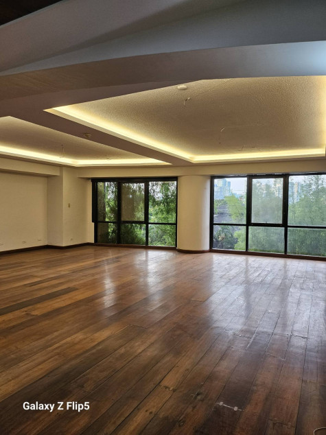 Condominium for Sale in Pacific Plaza