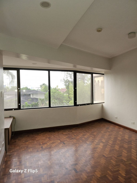 Condominium for Sale in Pacific Plaza