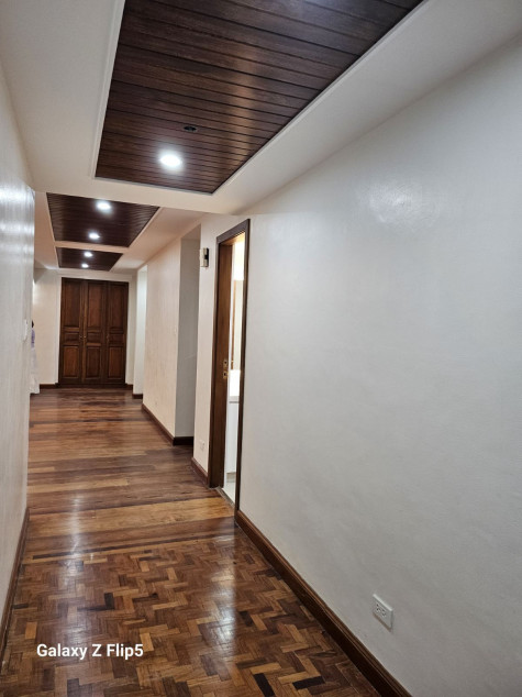 Condominium for Sale in Pacific Plaza