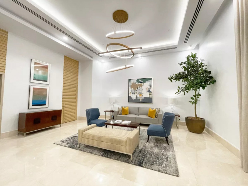 The Vantage 2BR w/ 1 Parking | Kapitolyo