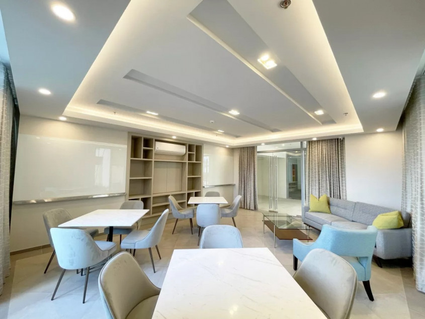 The Vantage 2BR w/ 1 Parking | Kapitolyo