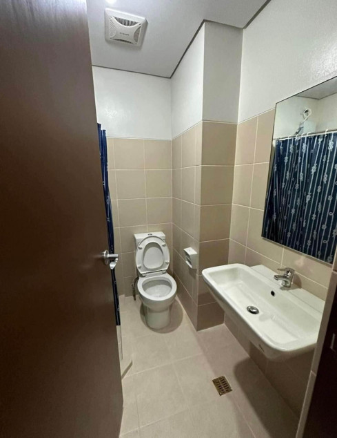 Clean Title RFO Furnished 1BR For Sale At Paseo De Roces Legazpi Village Makati