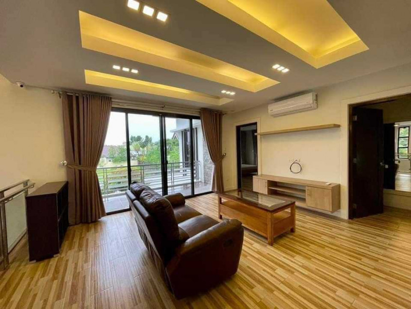 Spacious 4-br House With Jacuzzi Pool In Hacienda Royale, San Fernando