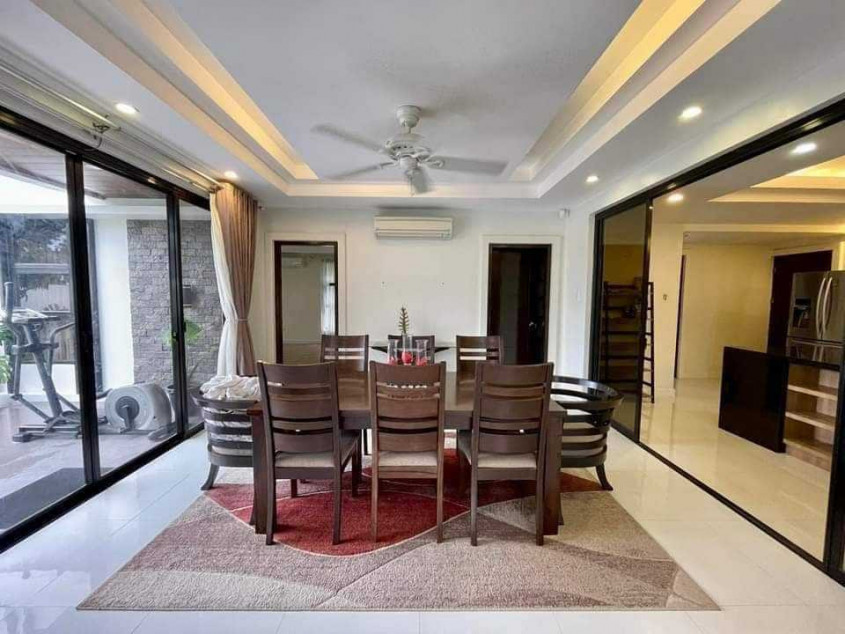 Spacious 4-br House With Jacuzzi Pool In Hacienda Royale, San Fernando