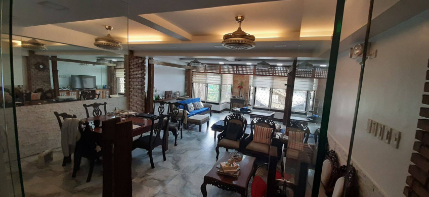 6BR Residential/Office Townhouse For Sale In Roxas District