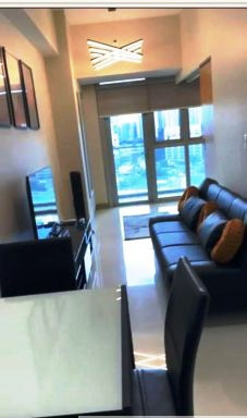 1BR unit for Sale @ Uptown Parksuites, Furnished with Parking Slot