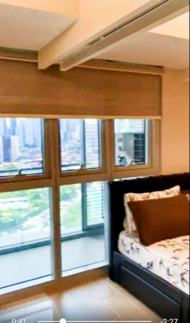 1BR unit for Sale @ Uptown Parksuites, Furnished with Parking Slot