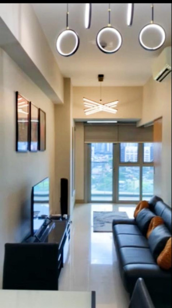 1BR unit for Sale @ Uptown Parksuites, Furnished with Parking Slot