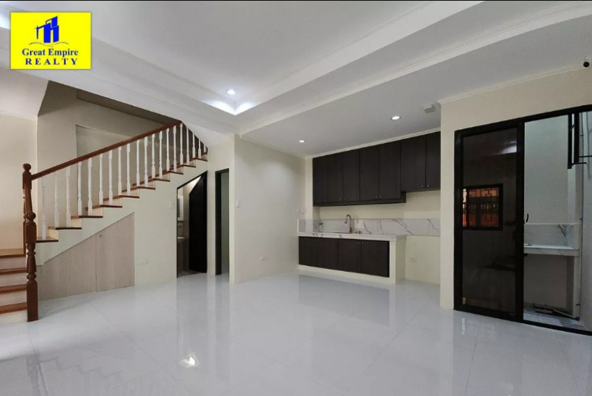For Sale: Townhouse in Project 6, Near Visayas Avenue, Quezon City (Close to SM North Edsa)