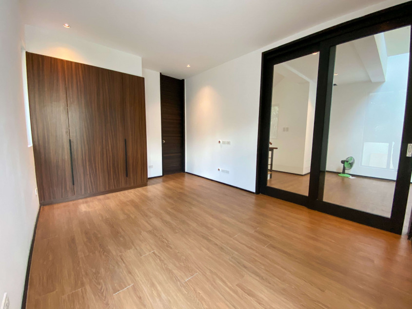 Modern Design Corner House And Lot For Sale In Mahogany Place, Taguig City