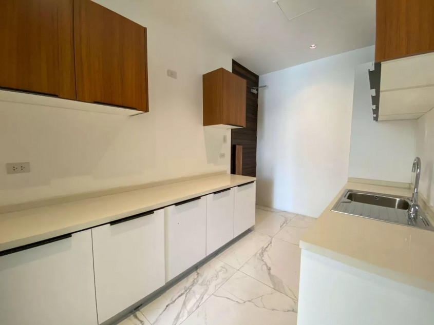 Modern Design Corner House And Lot For Sale In Mahogany Place, Taguig City