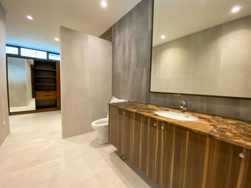 Modern Design Corner House And Lot For Sale In Mahogany Place, Taguig City