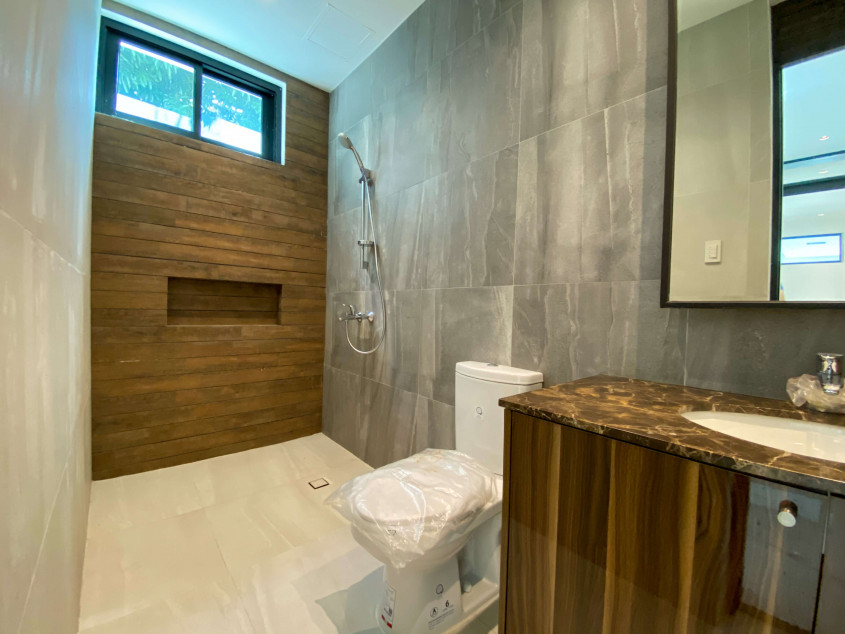 Modern Design Corner House And Lot For Sale In Mahogany Place, Taguig City