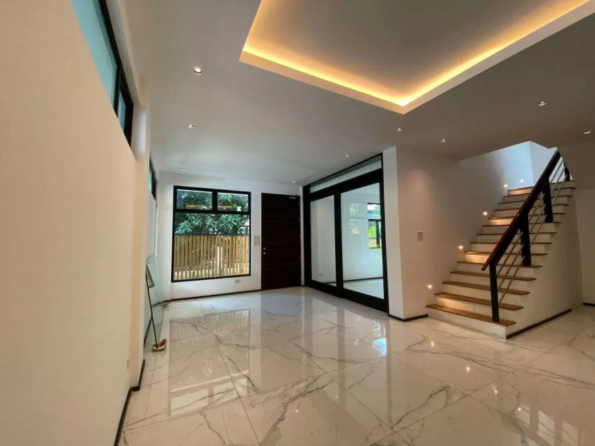 Modern Design Corner House And Lot For Sale In Mahogany Place, Taguig City