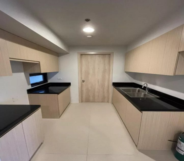 Best Deal!!! 2 Bedrooms Unit With Balcony For Sale In Travertine, Pasig City
