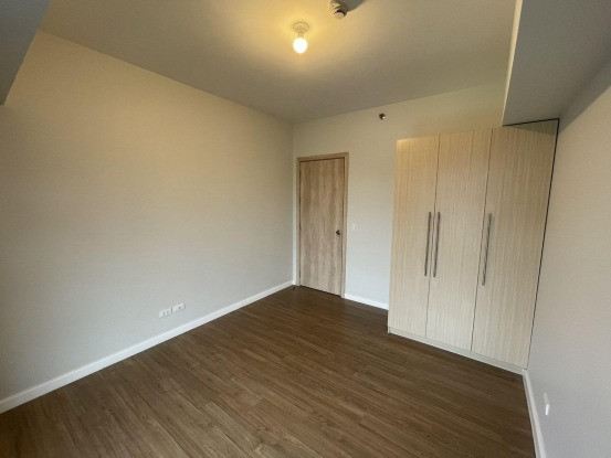 Best Deal!!! 2 Bedrooms Unit With Balcony For Sale In Travertine, Pasig City