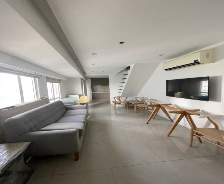 3 Bedrooms Bi-Level Unit for Sale in Fort Victoria, BGC, Taguig City