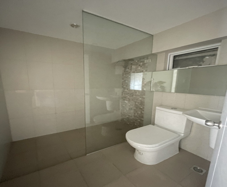 3 Bedrooms Bi-Level Unit for Sale in Fort Victoria, BGC, Taguig City