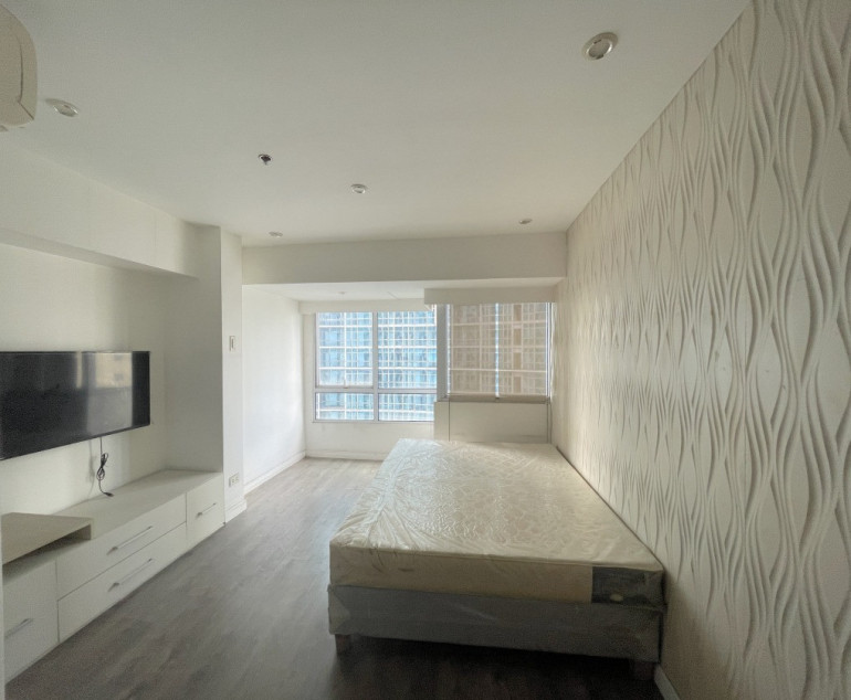 3 Bedrooms Bi-Level Unit for Sale in Fort Victoria, BGC, Taguig City