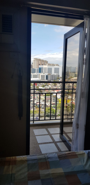 For Sale Rfo Furnished 2 Bedroom Condo W/ Balcony & Parking Slot Near Bgc