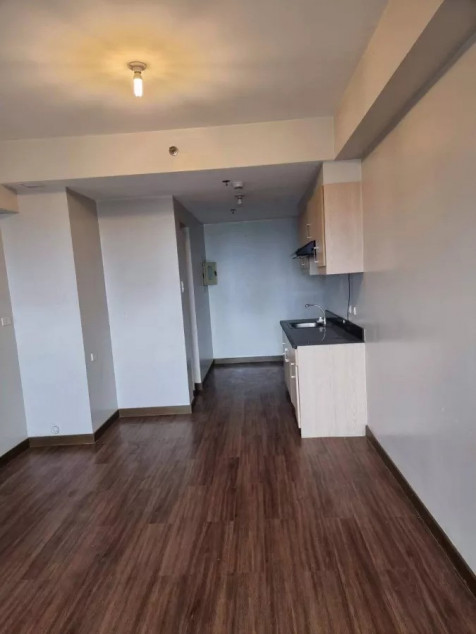 For Sale La Verti Studio Condo unit Facing Manila Bay Pasay