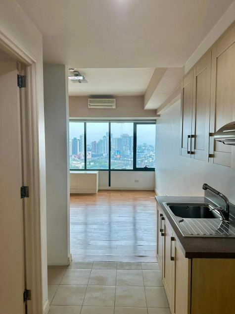 One Rockwell East Studio Unit For Sale!!