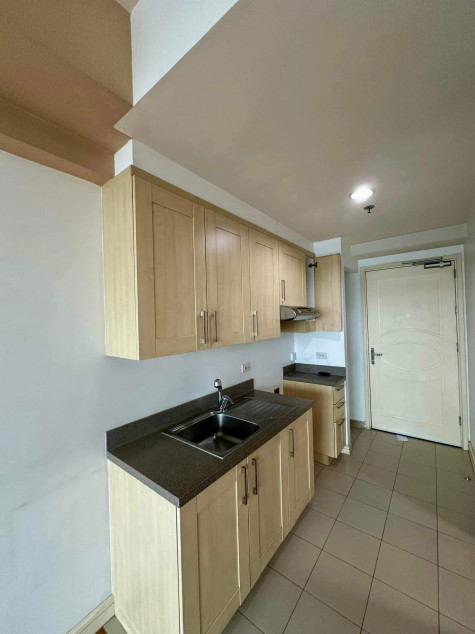 One Rockwell East Studio Unit For Sale!!