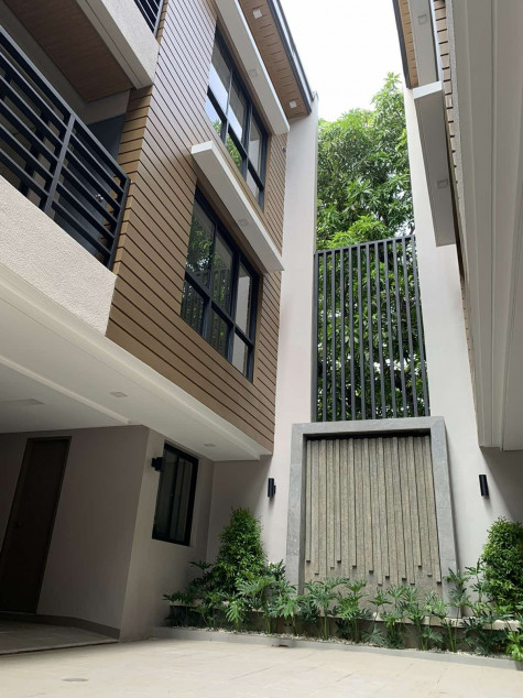 3 Storey Townhouse For Sale In Teachers Village, Quezon City