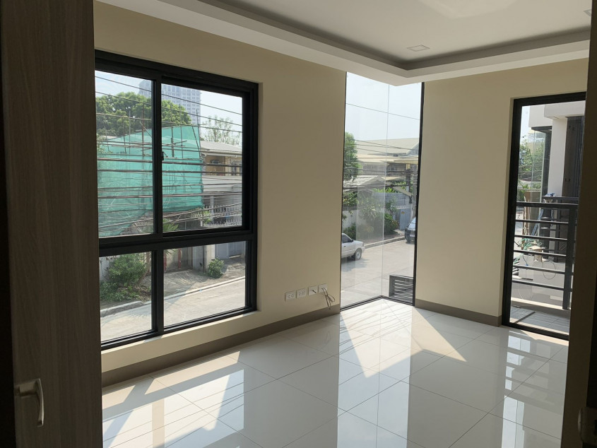 3 Storey Townhouse For Sale In Teachers Village, Quezon City