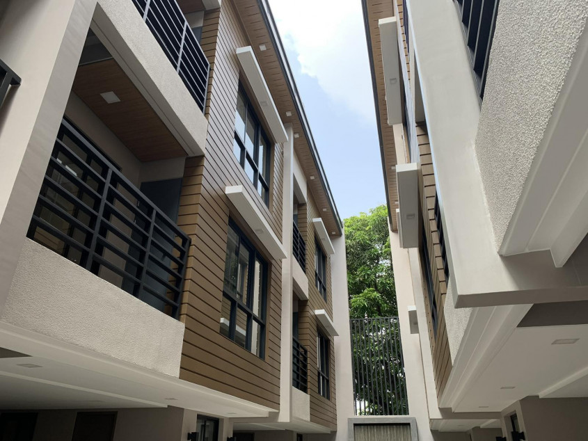 3 Storey Townhouse For Sale In Teachers Village, Quezon City