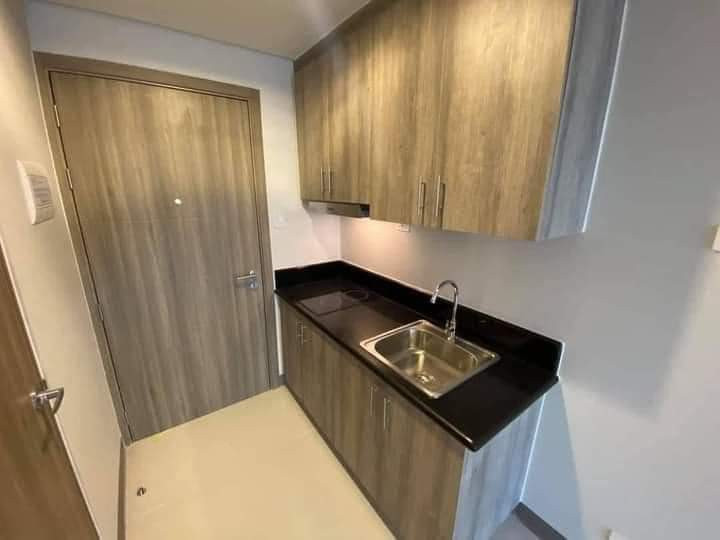 Coast Residences 2 Bedroom End Unit W/ Balcony For Sale / Rent To Own