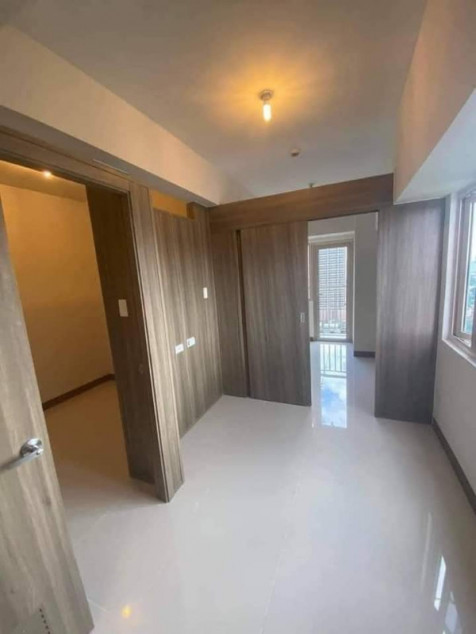 Coast Residences 2 Bedroom End Unit W/ Balcony For Sale / Rent To Own