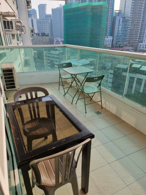 1BR with Balcony & Parking FOR LEASE or FOR SALE at The Beacon Makati