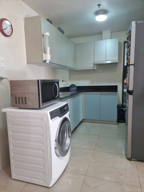 1BR with Balcony & Parking FOR LEASE or FOR SALE at The Beacon Makati