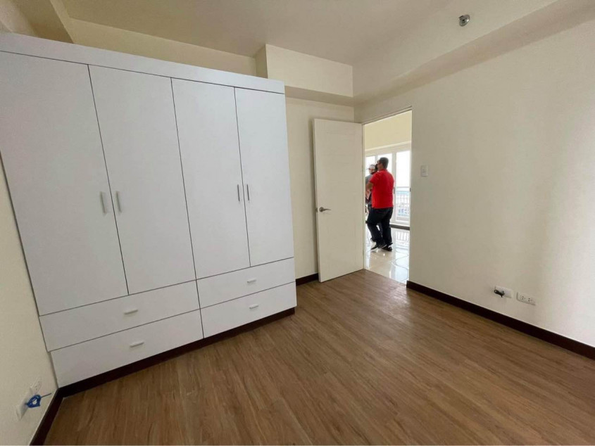 Clean Title RFO Furnished 2BR with Balcony & Parking FOR SALE at Lumiere Residences Pasig