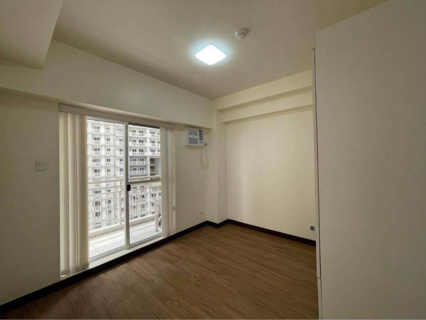 Clean Title RFO Furnished 2BR with Balcony & Parking FOR SALE at Lumiere Residences Pasig
