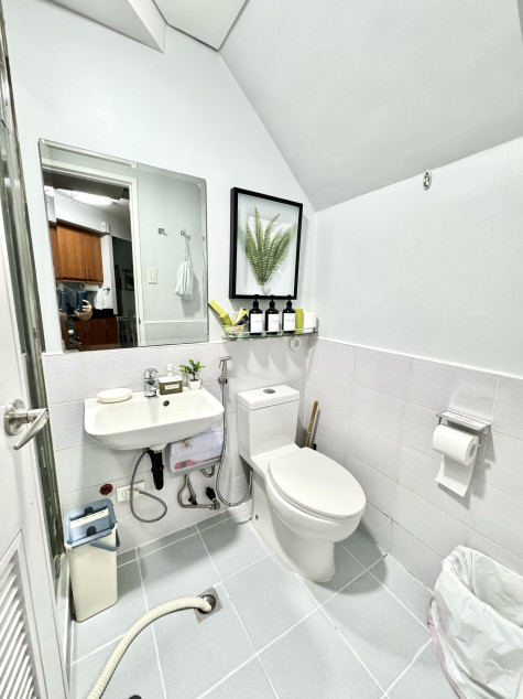 FOR SALE: Fully Furnished 2 Bedroom Unit at Mckinley Park Residences, BGC, Taguig City