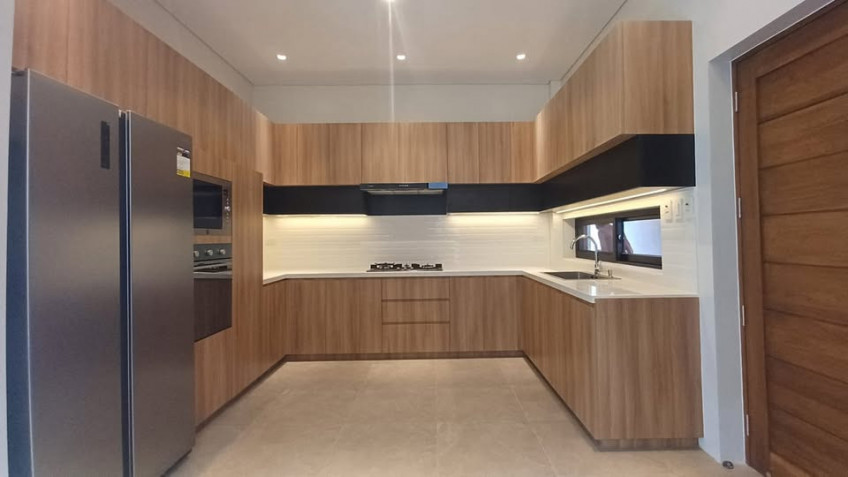 407 sqm 4-BR Modern U-Shaped House with Courtyard in Las Piñas City