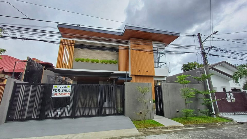 407 sqm 4-BR Modern U-Shaped House with Courtyard in Las Piñas City