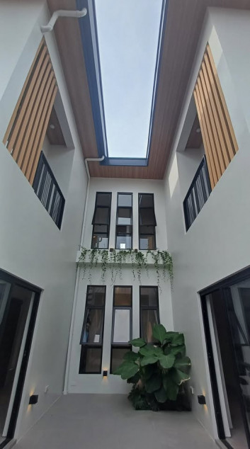 407 sqm 4-BR Modern U-Shaped House with Courtyard in Las Piñas City