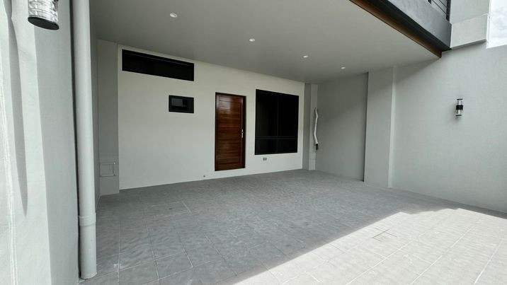 🍀3 Storey Townhouse unit for sale executive village, Mayamot Antipolo City