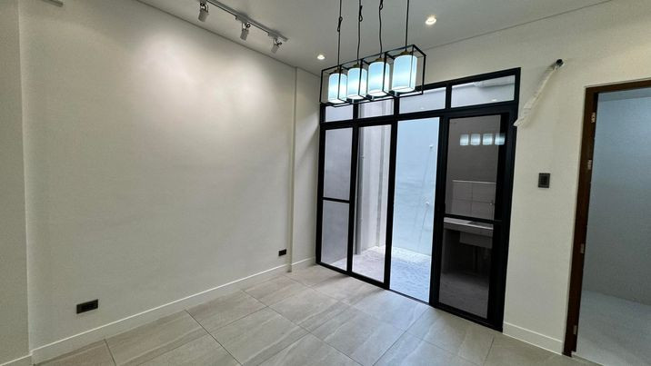 🍀3 Storey Townhouse unit for sale executive village, Mayamot Antipolo City