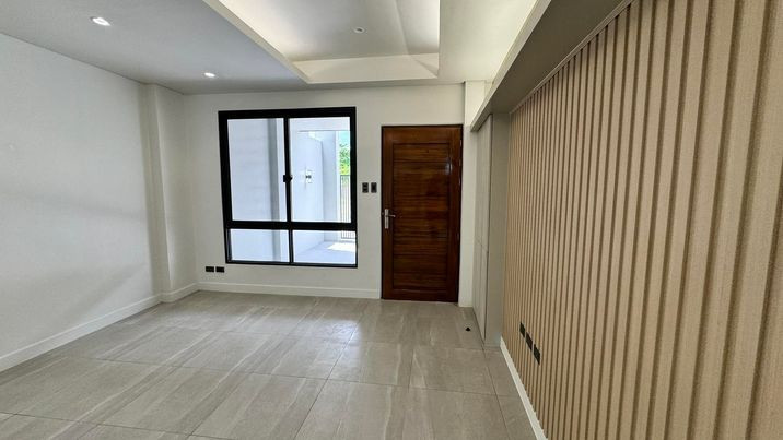 🍀3 Storey Townhouse unit for sale executive village, Mayamot Antipolo City