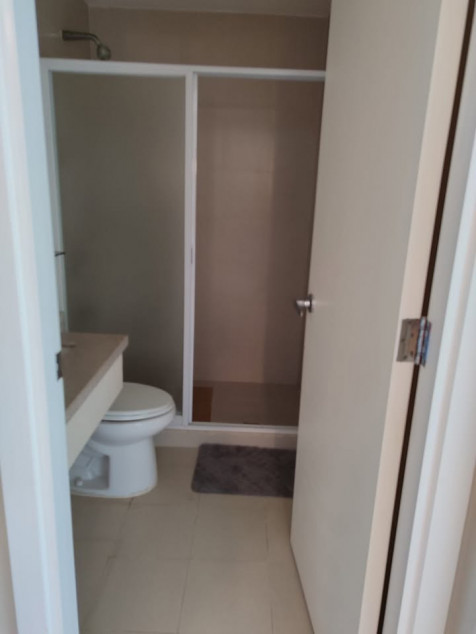 68 sqm 1-BR Condo with Parking for Sale at The Grove by Rockwell, Pasig City