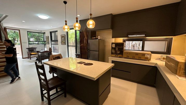 🍀3-Storey House and Lot for Sale in Lower Antipolo along Marcos Highway