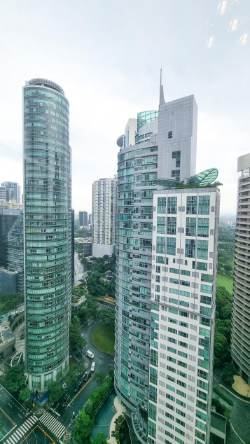 Clean Title RFO Furnished 1BR with Parking FOR SALE at Forbeswood Parklane BGC Taguig