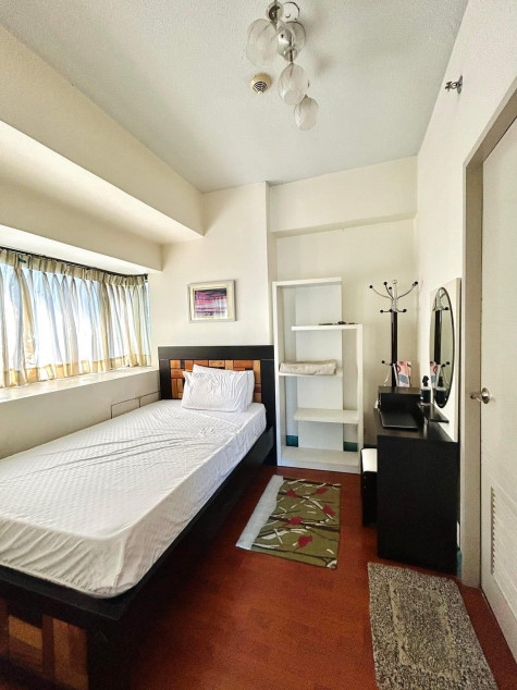 Clean Title RFO Furnished 1BR with Parking FOR SALE at Forbeswood Parklane BGC Taguig