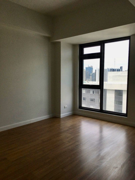 65 sqm 1BR Condo for Sale at Circuit Makati, Carmona, Makati City