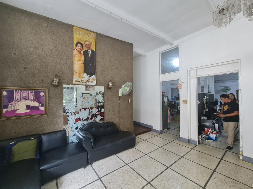 Vacant lot with old house for sale near gate 1 of Merville Park, Paranaque City